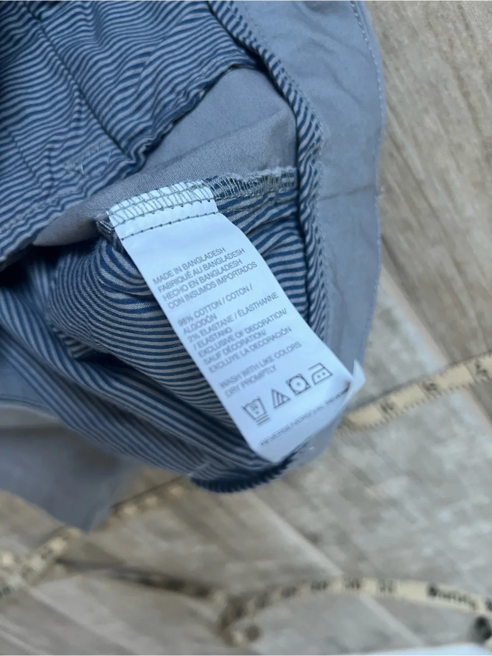 Izod Men's Gray Flat Front Chino Shorts
